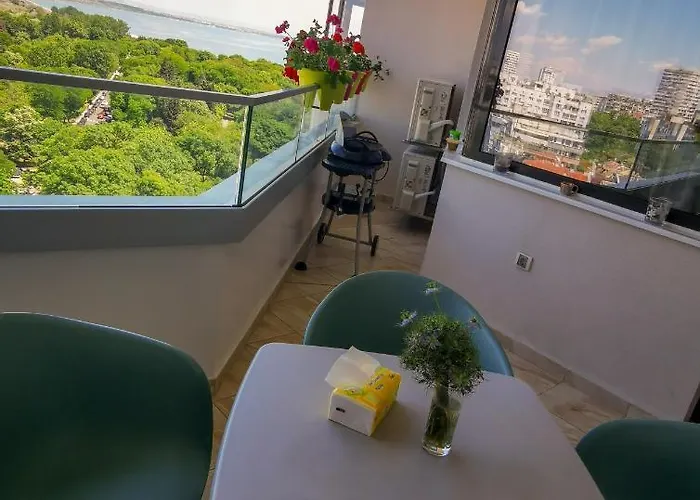 Luxury Alix بورغاس